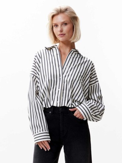 CatwalkJunkie/ tuck in blouse