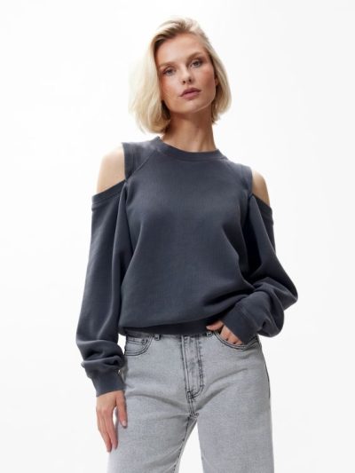 Catwalk J/sweater with cut out