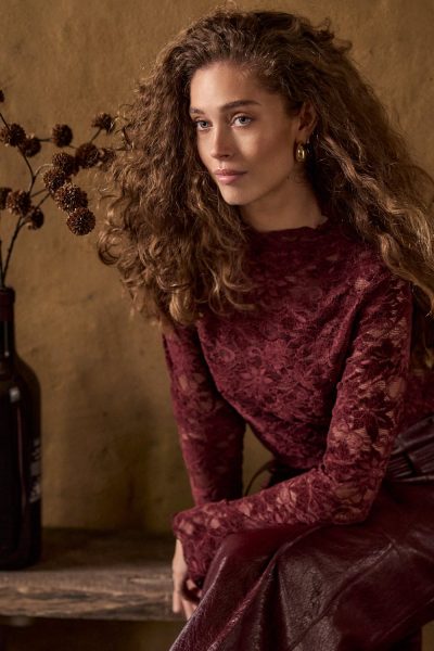 Tramontana/ velvet lace